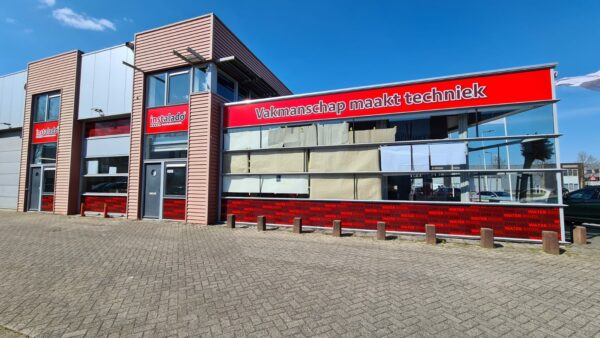 Instalado_siging_vooraanzicht